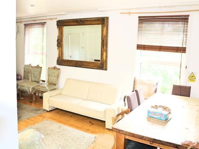 Flat for rent in West Kensington, Greater London