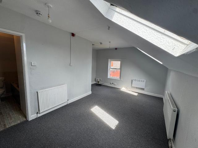 Flat for rent in Allt-yr-yn, Wales