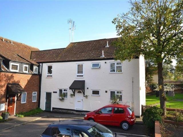 Apartment for rent in Lambourne, Epping
