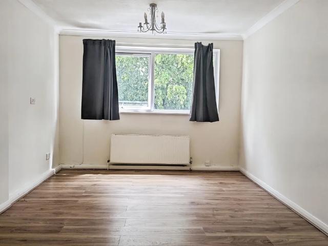Flat for rent in Wallington, Greater London