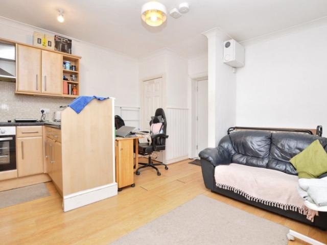 Flat for rent in Woking, Surrey