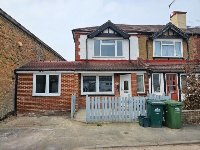 Flat for rent in Spelthorne, Surrey