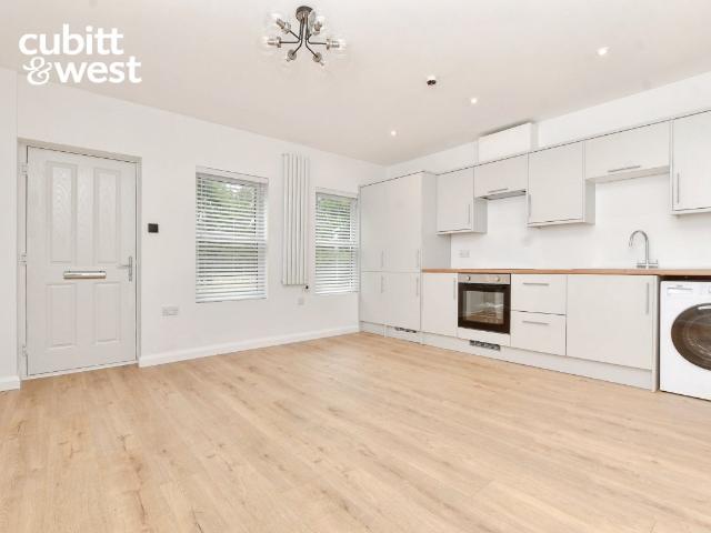 Flat for rent in Chichester, Littlecote