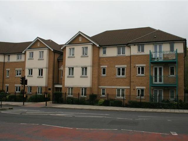 Flat for rent in London Borough of Ealing, Greater London