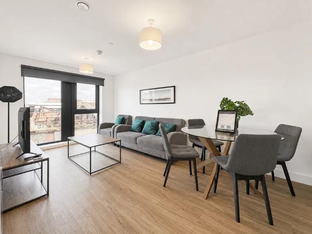 Flat for rent in Calderstones