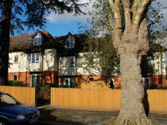 Flat for rent in Hampton, Greater London