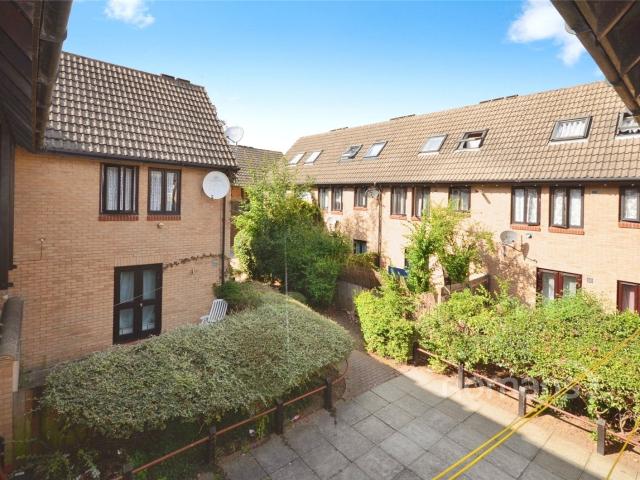 Flat for rent in Slough