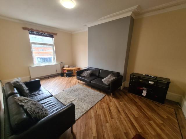 Flat for rent in Headingley Hill, Leeds