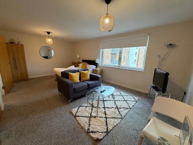 Flat for rent in Falcon Lodge, Wales