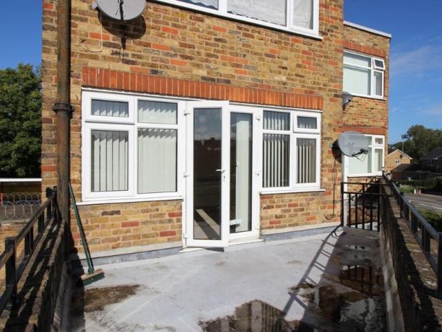 Flat for rent in Denham