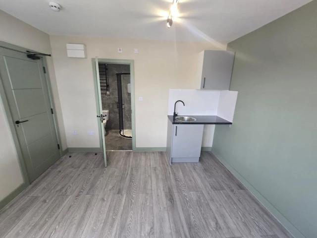 Flat for rent in Denham, Higher Denham