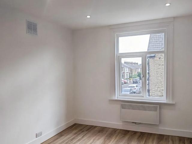 Flat for rent in Wallington, Greater London