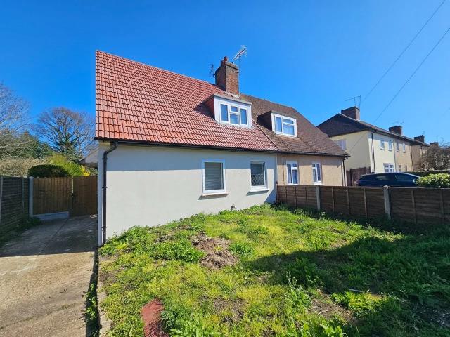 Flat for rent in Byfleet, Woking