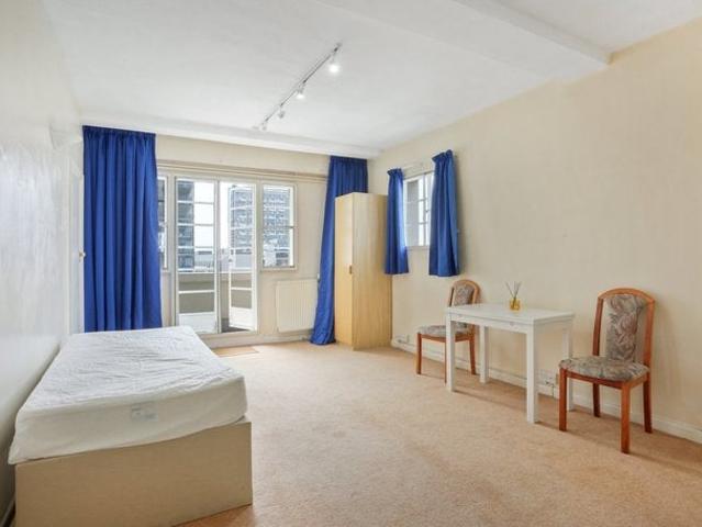 Flat for rent in Kensington, Greater London