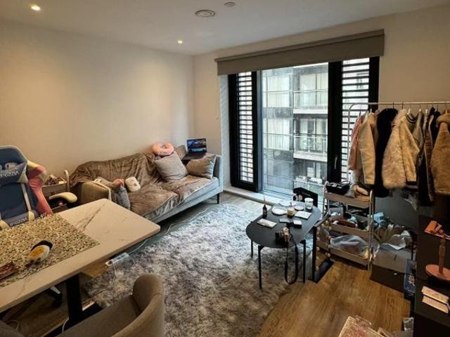 Flat for rent in Calderstones