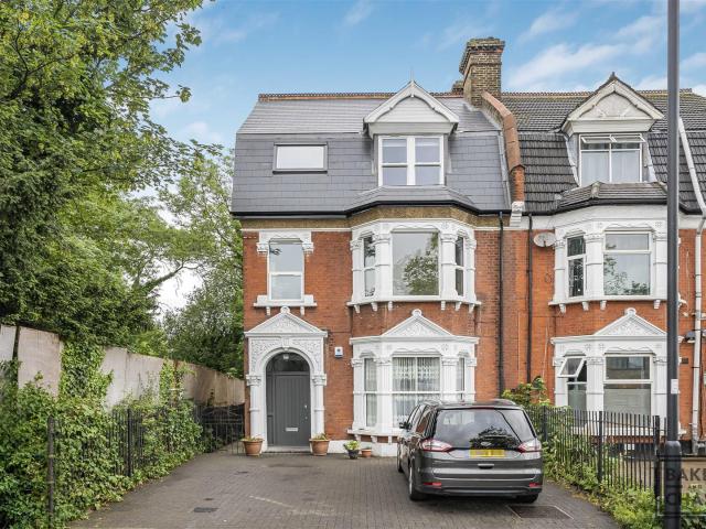 Flat for rent in Palmers Green, Greater London