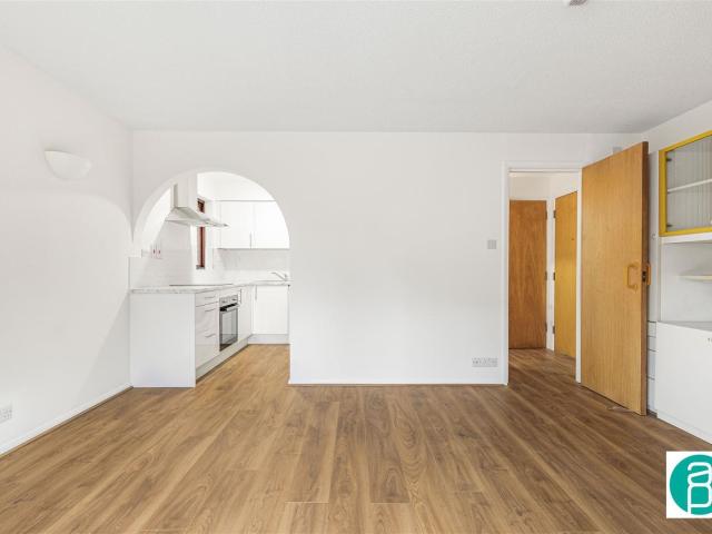 Flat for rent in London Borough of Merton, Greater London
