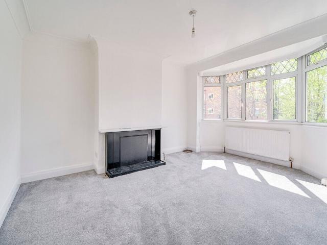 Flat for rent in Bowes Park, Greater London