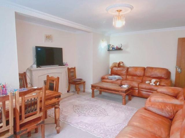 Flat for rent in London Borough of Croydon, Waddon