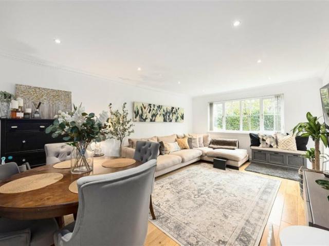 Flat for rent in London Borough of Croydon, Waddon