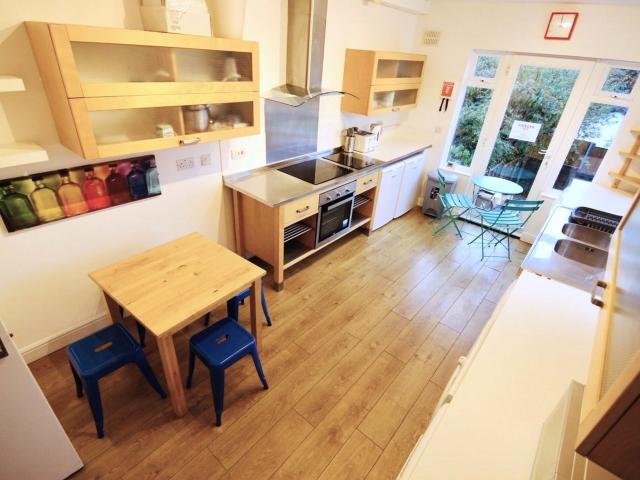 Flat for rent in Nangreaves, Wales