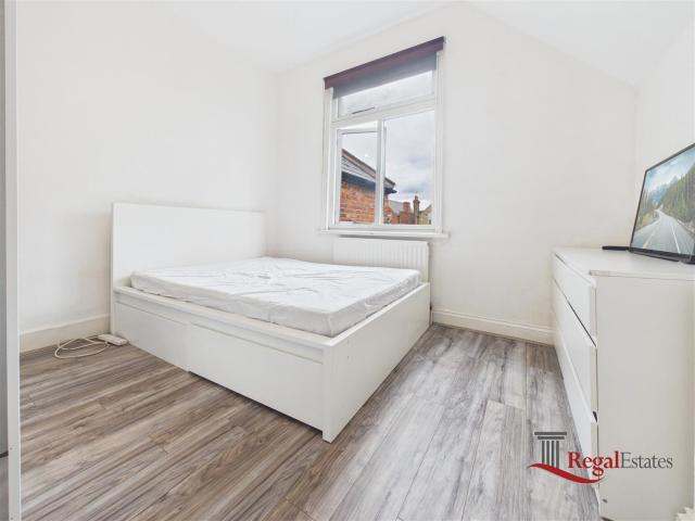 Flat for rent in Willesden Green, Greater London