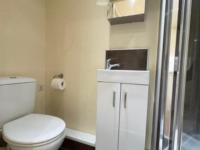 Flat for rent in Willesden Green, Greater London