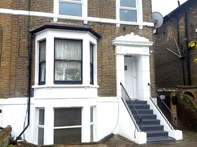 Flat for rent in London Borough of Redbridge, Greater London