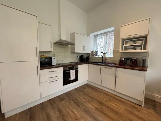 Flat for rent in Calderstones