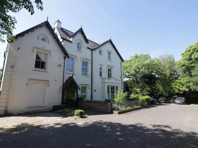 Flat for rent in Calderstones