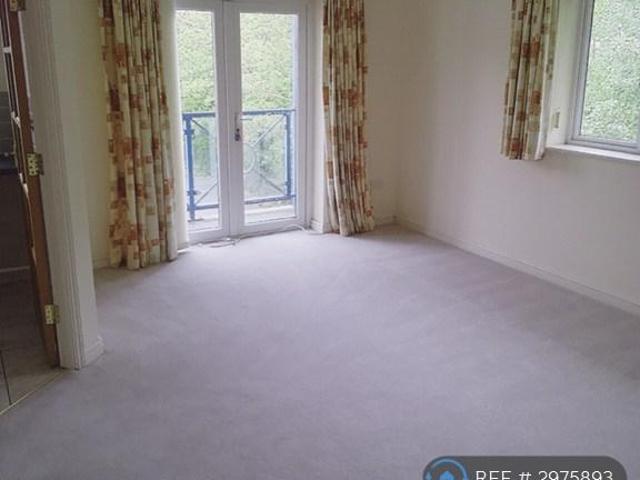 Flat for rent in The Butts, Kent