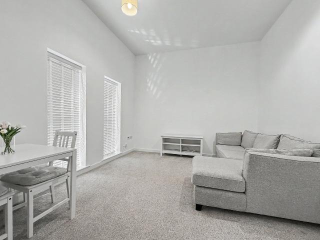 Flat for rent in Stone, Monks Orchard
