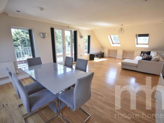 Flat for rent in Poynton