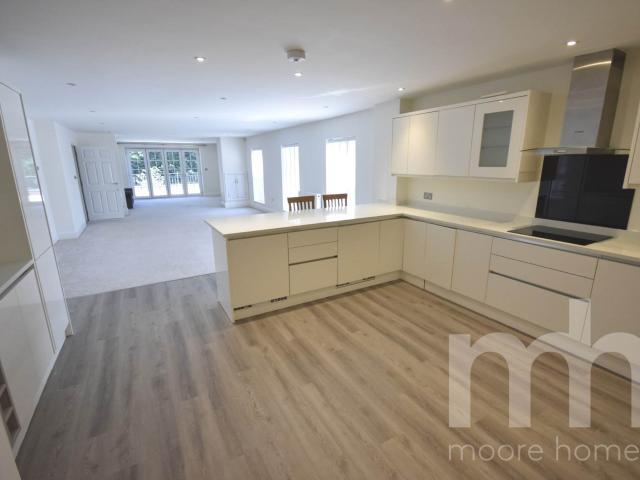 Flat for rent in Poynton
