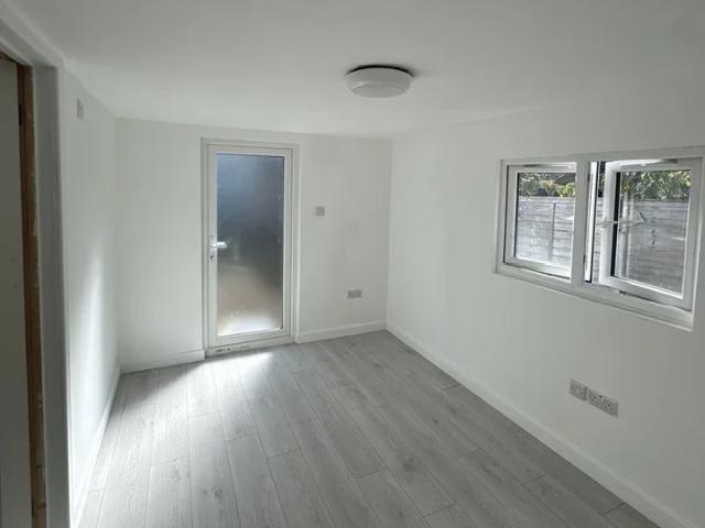 Flat for rent in Freezywater, Greater London