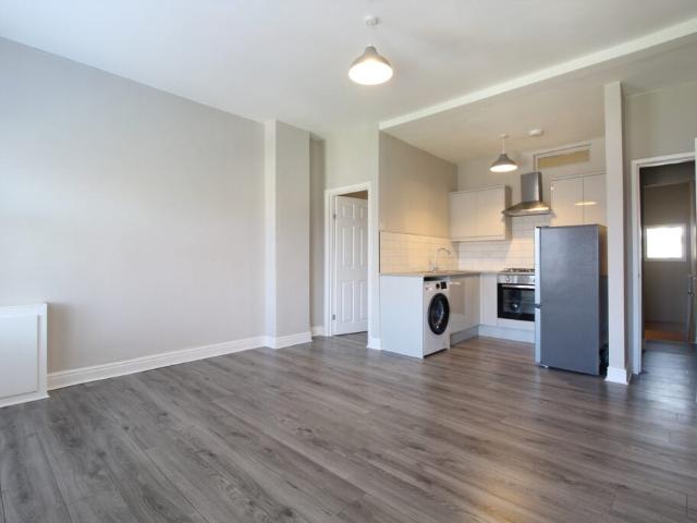 Flat for rent in Calderstones