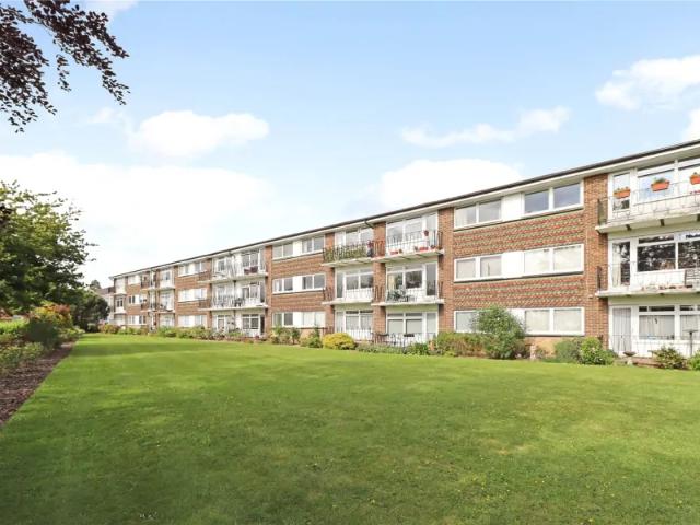 Flat for rent in World's End, Mid Sussex