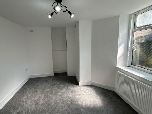 Flat for rent in Claughton, Birkenhead