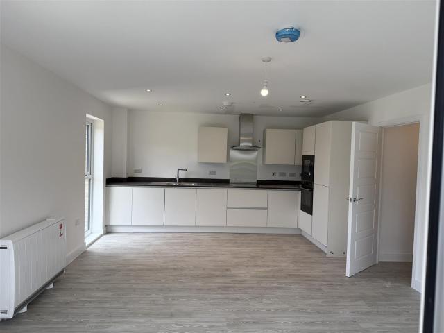 Flat for rent in Swanscombe and Greenhithe, Monks Orchard