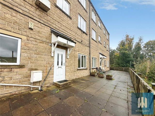 Flat for rent in Milnsbridge, Kirklees