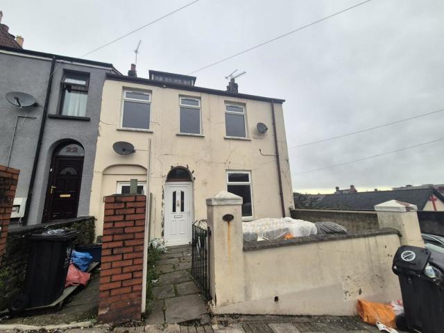 Flat for rent in Stow Hill, Wales