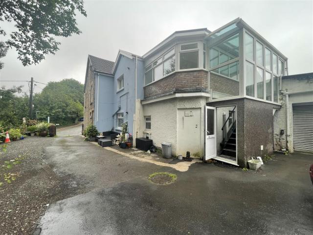 Flat for rent in Tir-y-dail, Ammanford