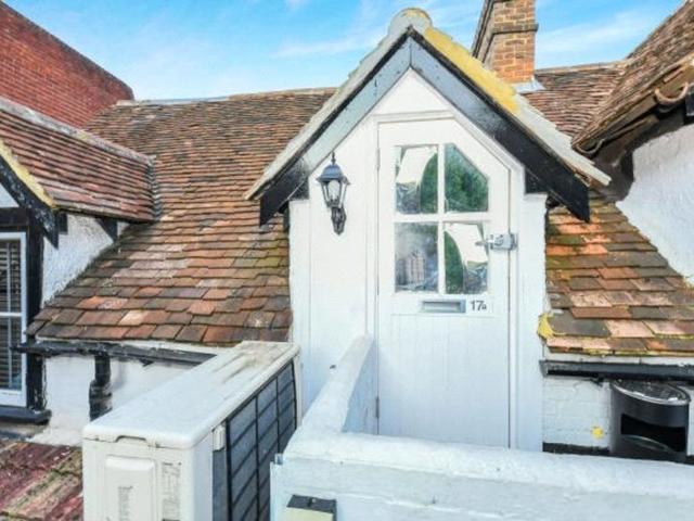 Apartment for rent in Westborough, Surrey