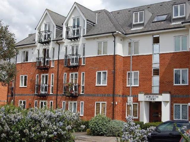 Flat for rent in St Albans, Five Acres