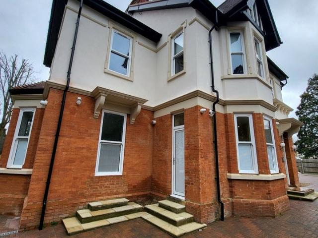 Flat for rent in Epsom, Surrey