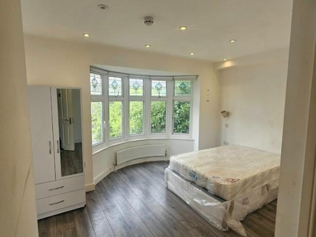 Flat for rent in London Borough of Hounslow, Greater London