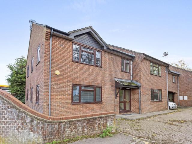 Flat for rent in Aston Clinton, Buckinghamshire