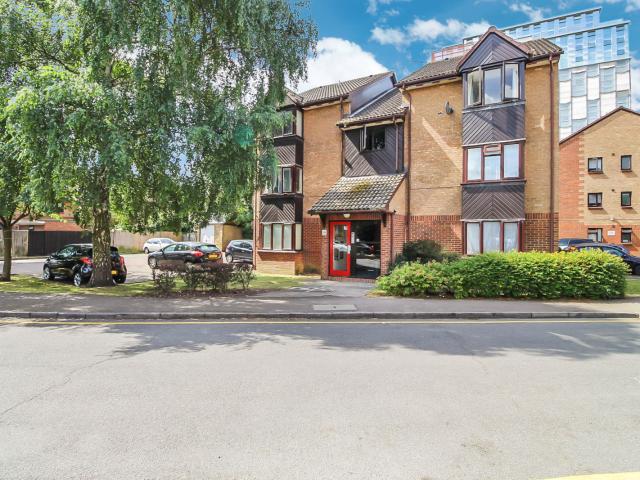 Apartment for rent in Colindale, Greater London