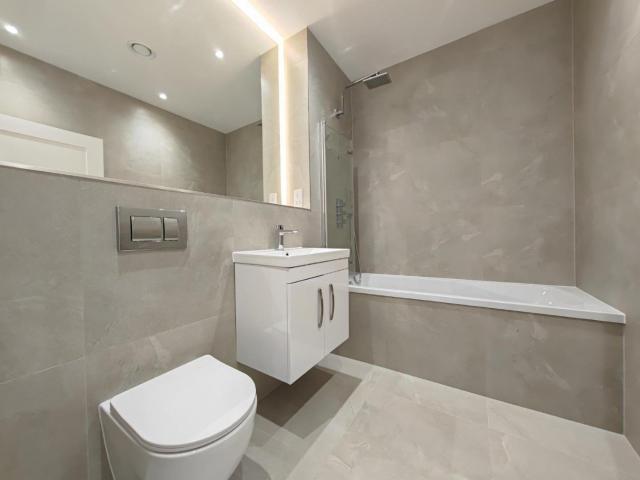 Flat for rent in Emmbrook, Wokingham