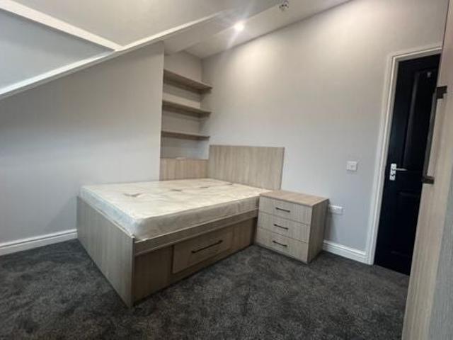 Flat for rent in Hyde Park, Leeds